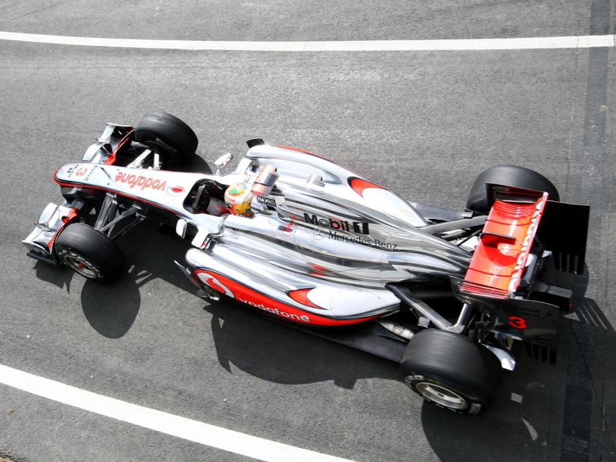  McLaren Mercedes-Benz MP4-26 2011 года  (фото 2 из 17)